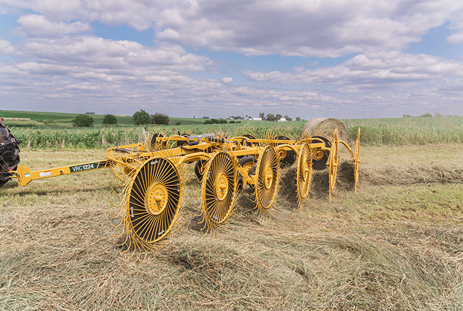 VRC1224 Carted Wheel Rake - Vermeer Canada