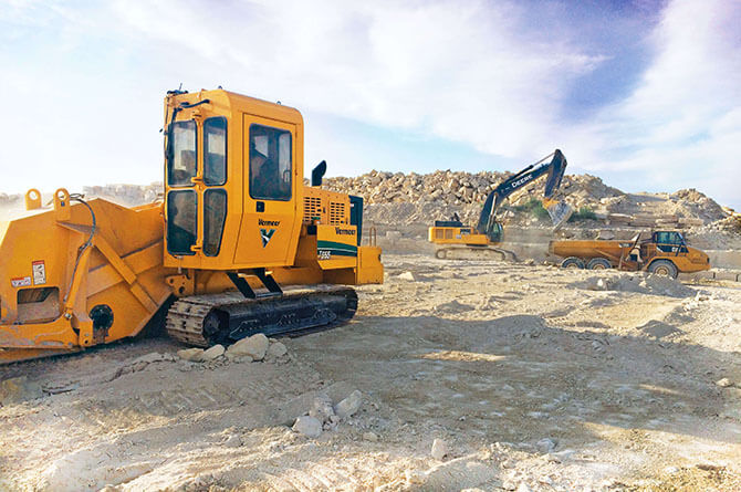 T555III Pipeline Trencher - Vermeer All Roads