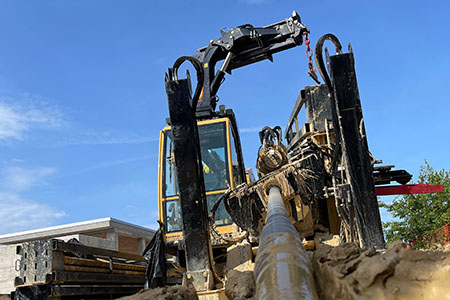A Vermeer utility drill is in operation