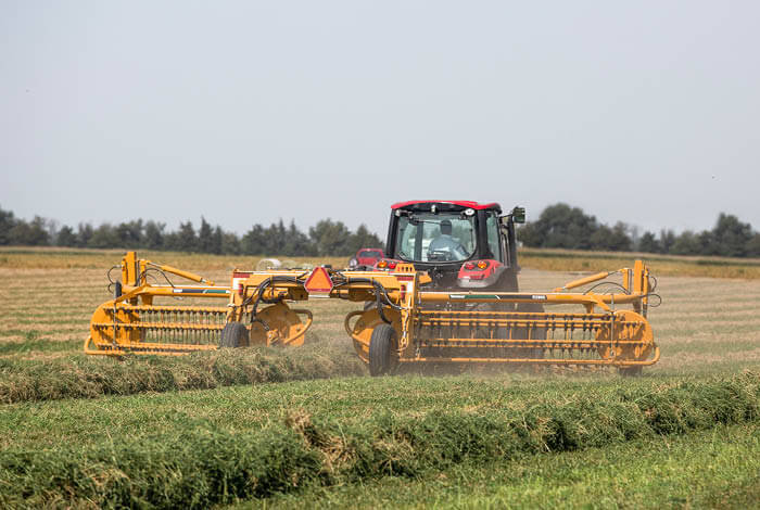 Rastrillos de cestos dobles: caso práctico de calidad y producción de fardos