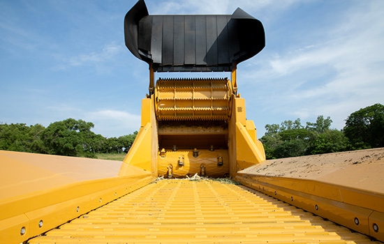 Horizontal Grinders for Land Clearing,Waste & Compost Jobs