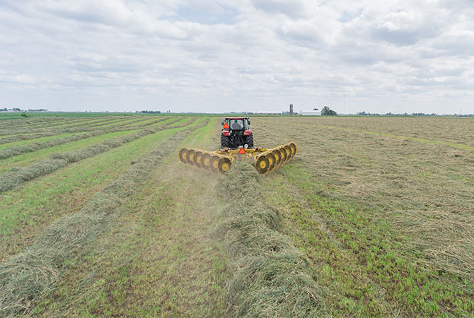 VRC1224 Carted Wheel Rake - Vermeer Canada