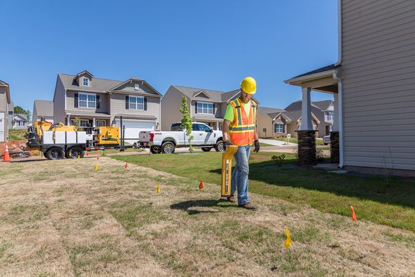 HDD crew locating underground utilities with Vermeer utility locator