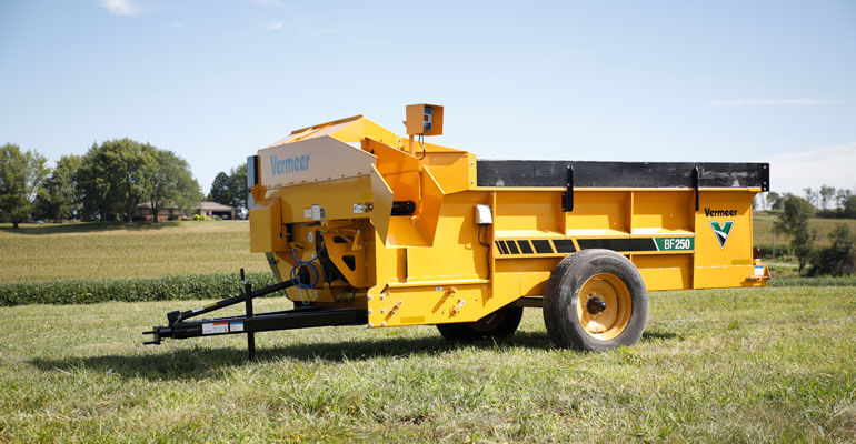 Up to $450 cash back on feed wagons