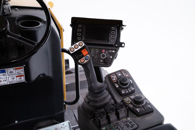 Vermeer RTX1250 Ride-on Tractor with Smart AttachmentsWith