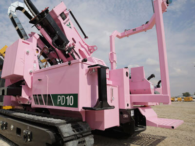Компания Moss Construction добавила в свой парк оборудования розовый копер для забивания свай PD10 корпорации Vermeer